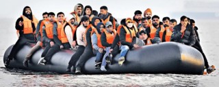 “创今年新高”，英媒：单日近1200名非法移民横渡英吉利海峡，英政府被指对边境失去控制