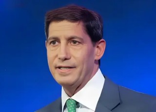 民主党议员发难 沃伦要特朗普提名的美联储主席交代和爱泼斯坦的关系