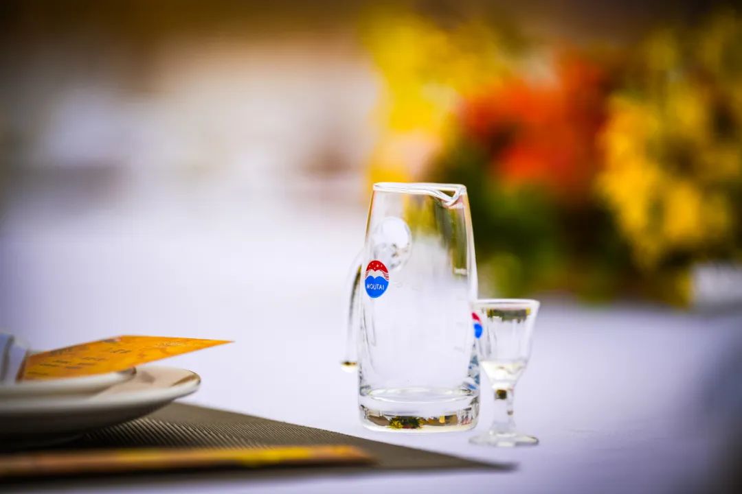 贵州茅台年报：净利同比增15.38%，系列酒营收站稳200亿  第2张