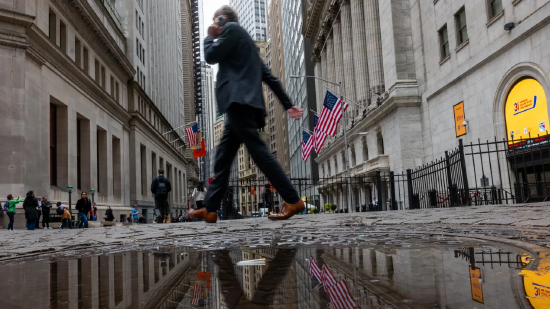 桥水对冲基金警告:特朗普政策可能引发经济衰退 第1张 桥水对冲基金警告:特朗普政策可能引发经济衰退 第1张