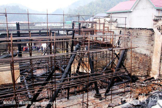 凤阳鼓楼瓦片脱落背后：涉事公司十年前曾因违规施工致文保建筑被烧毁  第4张