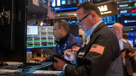 早盘：道指跌逾200点 美债收益率攀升令股指承压  第2张