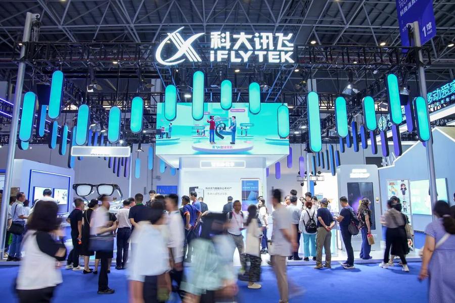 科大讯飞携AI眼镜亮相消博会，全场景AI赋能海南自贸港跨语言沟通  第1张